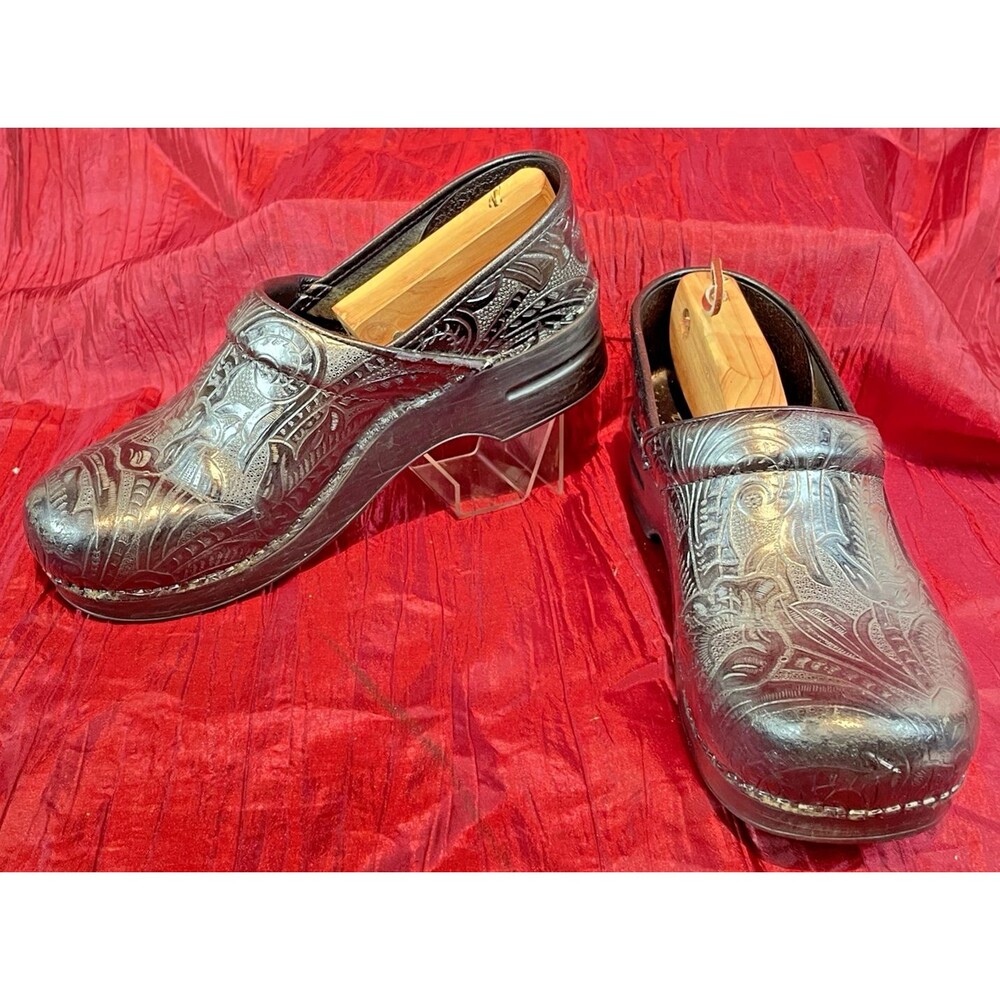 Womens DANSKO Professional XP Black Tooled Leather Nursing Clogs Mules sz 42
